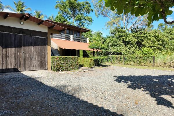 Home with 3 apartments, lagoon access