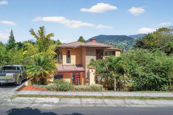 Boutique-style 8 suite luxury villa in boquete