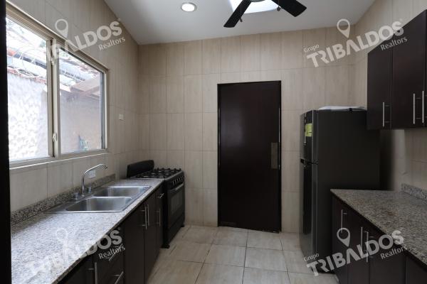 House for rent in altos del golf