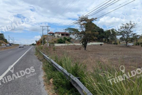 Venta de terreno comercial con mejoras