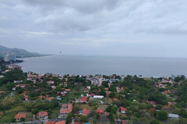 Apartamento en venta con vistas al campo de golf oceano y montana