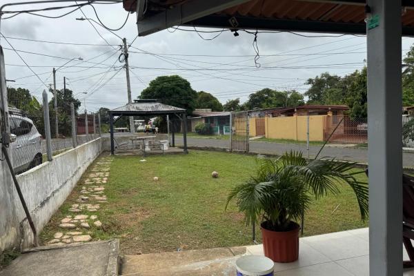 Venta de local comercial de dos pisos en downtown, la chorrera