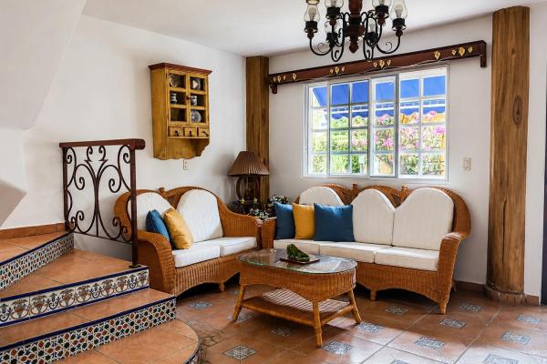 Coronado golf club home with pool