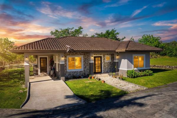 Modern furnished 2-bedroom home in boquete