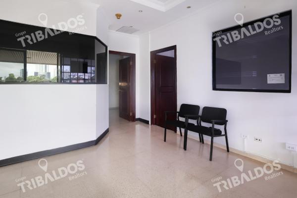 Commercial premises for sale in tumba muerto