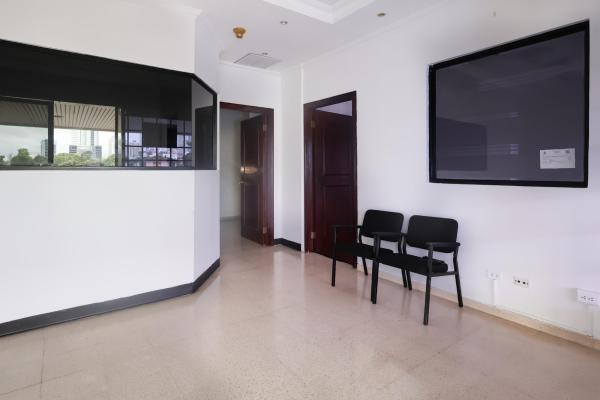 Commercial premises for sale in tumba muerto