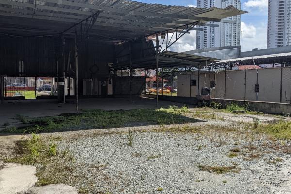 Venta de terreno en la ave. justo arosemena