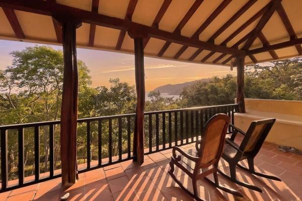 Cambutal ocean view home near los buzos