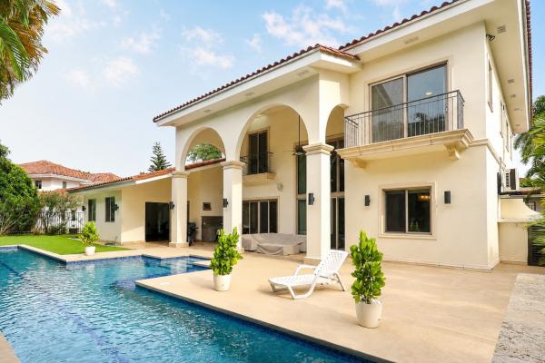 Venta de casa unifamiliar en santa maría fairway estates