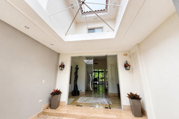 Venta de casa unifamiliar en santa maría fairway estates