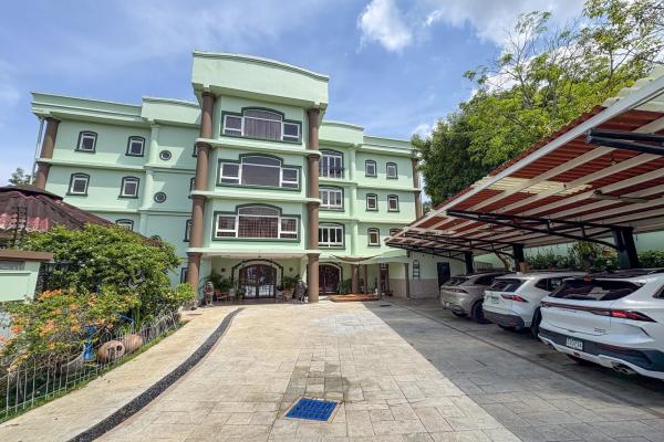 Multifamily building in panama city panama