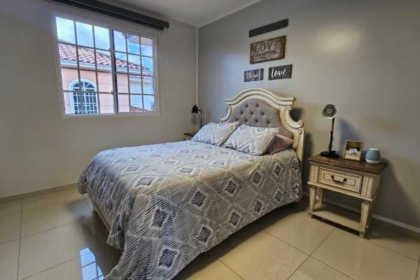 Venta casa unifamiliar de esquina remodelada costa sur