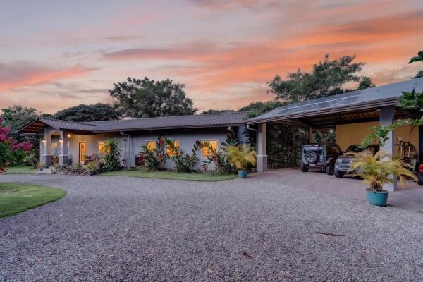 Finca ribereña con dos casas en 3,14 acres.