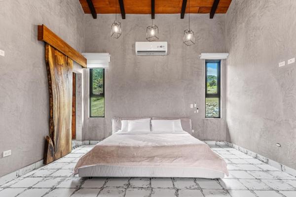Santa fe high-quality mountain house with pool
