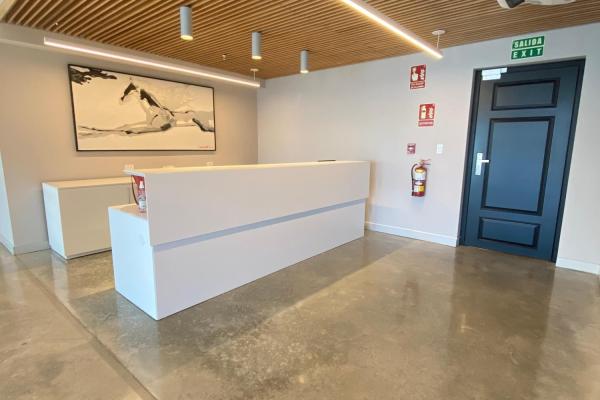 Se vende oficina remodelada en balboa office center
