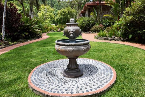 Oportunidad!!! se vende amplia casa con piscina en altos del maria