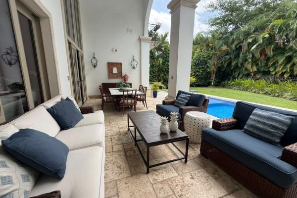 Sale of house in ph fairway estates, santa maría