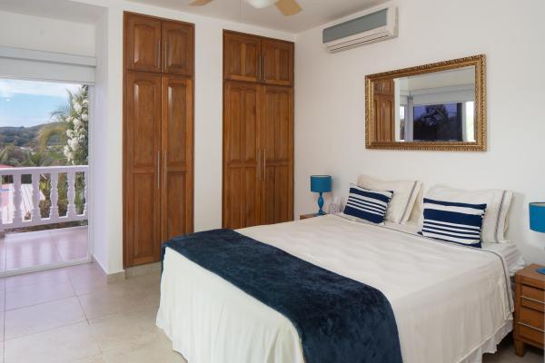 Beachfront 4-bedroom home with pool in boca chica