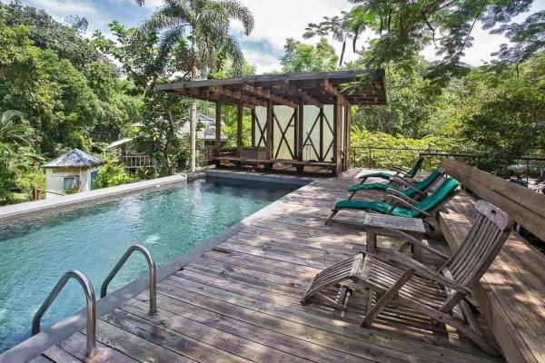 Casa con piscina en la selva tropical panameña en gamboa