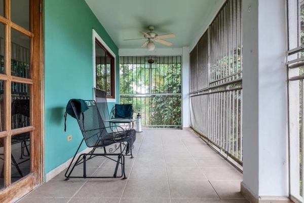 Casa con más de 1 hectárea y dos residencias
