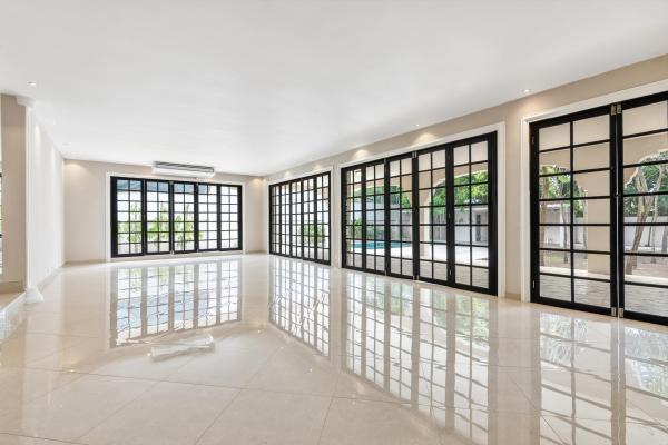 Mansion in golf heights