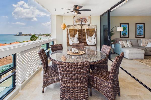 Apartamento de 4 habitaciones frente a la playa, recién renovado, coronado.