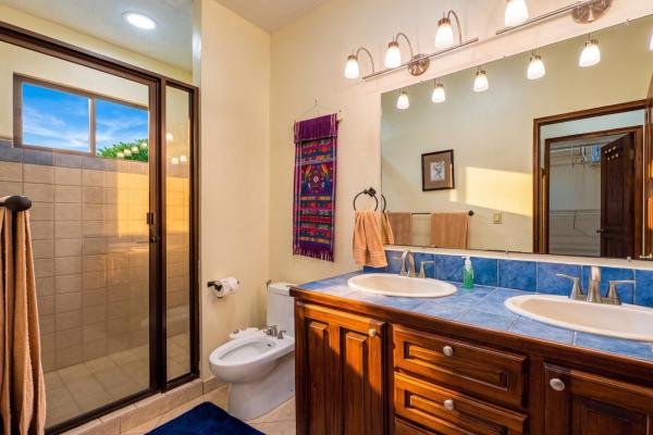 Two villas with 6 bedrooms and mountain views