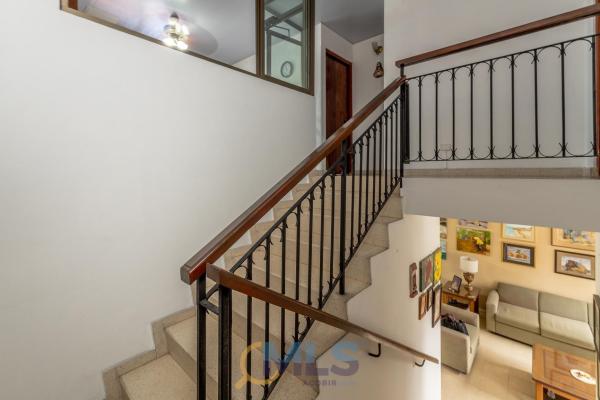 Two-story house with 4 bedrooms in altos de panamá