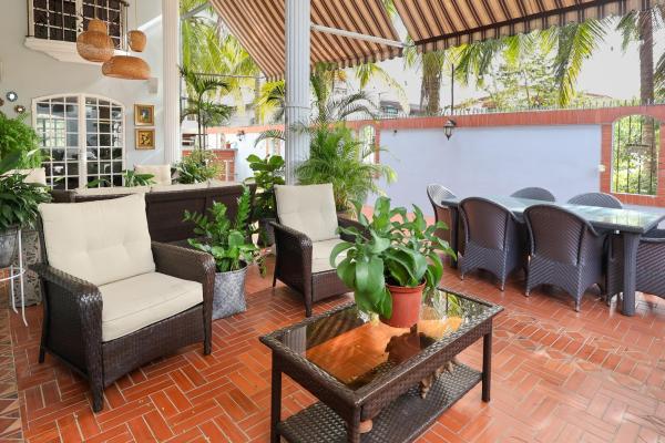 Venta de casa de 2 niveles en altos de panamá