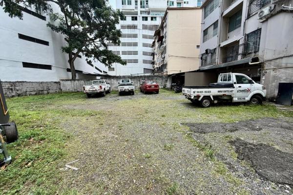 Commercial building for sale on via porras