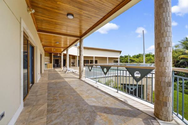 Resort-ready estate in hermosa bay boca chica