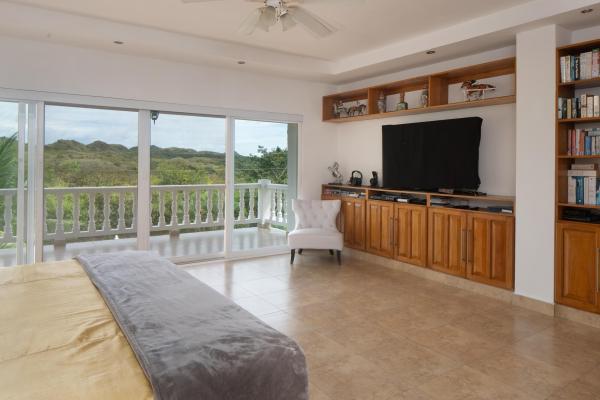 Beachfront 4-bedroom home with pool in boca chica