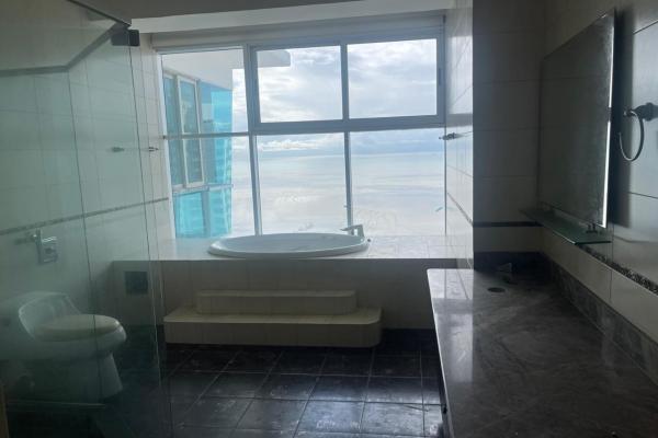 Banco vende penthouse en ph titanium