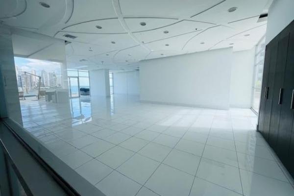 Se vende bonito apartamento frente a la bahia.