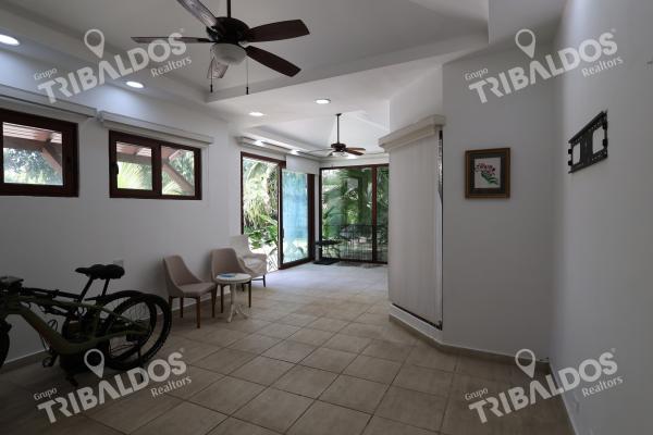 House for rent in altos del golf