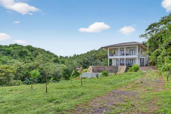 Turnkey ocean-view luxury villa in sea view hills