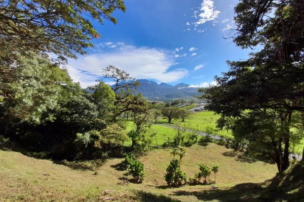 Prime volcán lot for sale