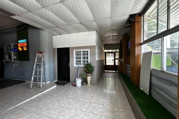 Commercial building for sale