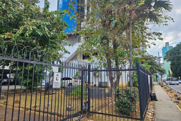 Building for sale near via brazil
