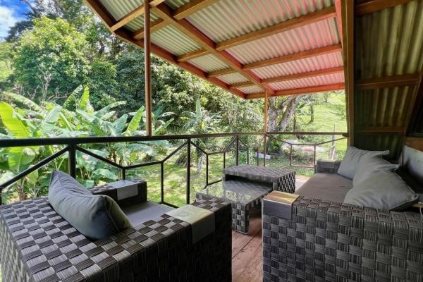 Casa con amplio terreno en la laguna