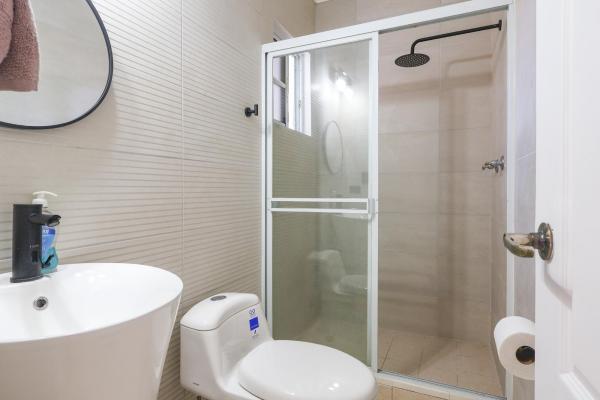 Venta de casa unifamiliar en palmeras del este, costa del este remodelada