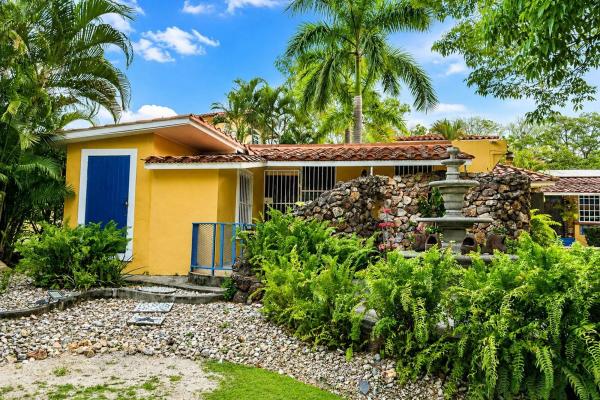 Coronado golf club home with pool