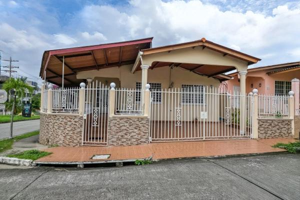 3-bedroom house with patio