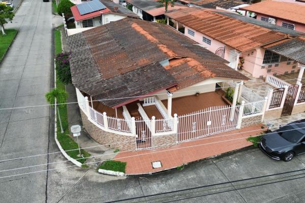 3-bedroom house with patio