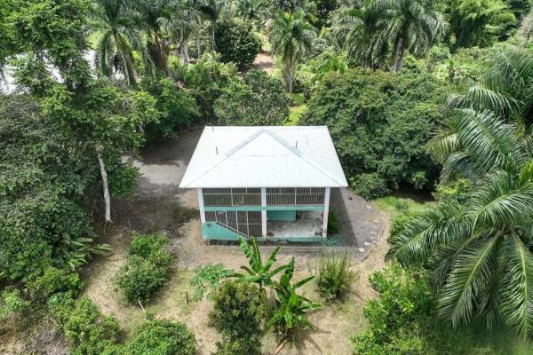 Casa con más de 1 hectárea y dos residencias