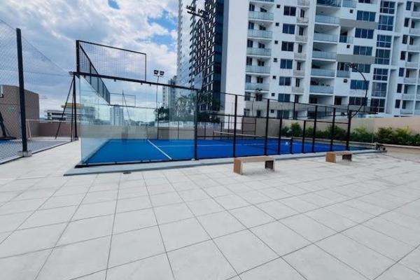 Se vende bonito apartamento frente a la bahia.