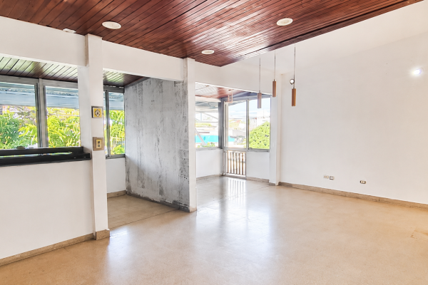 Sale of commercial or residential house in los angeles betania