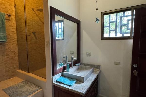 Casa con piscina en lote de 2.239 m²
