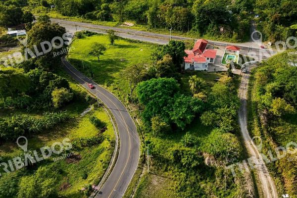 Venta de terreno comercial con mejoras