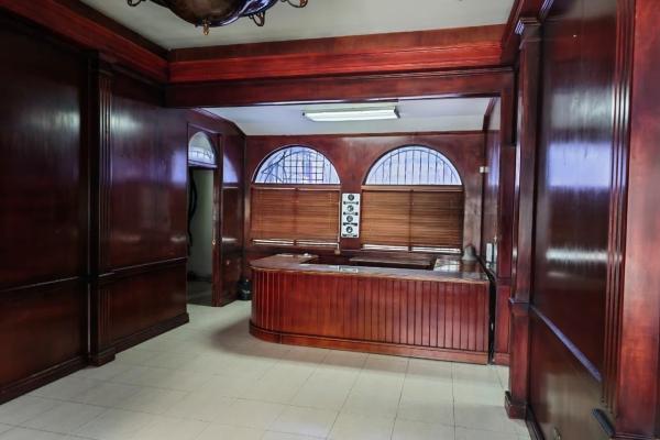 Casa comercial en la cresta a metros de via españa